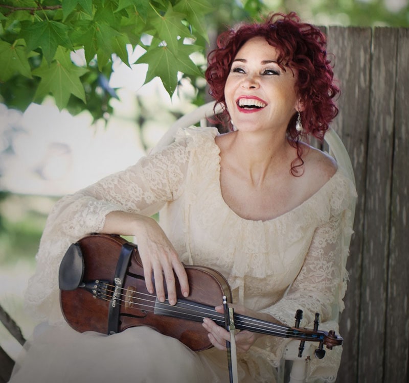 Feature2 acts - Cruise Entertainment-min Feature act eileen mccann